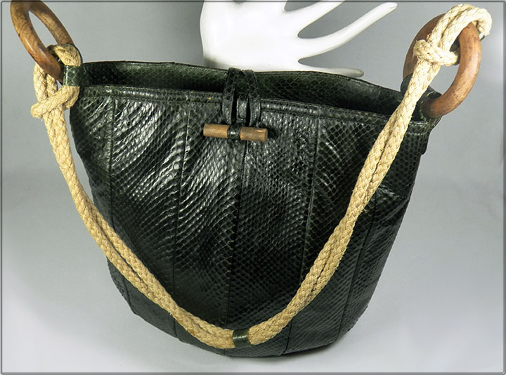 Vintage 1960s Ostrich Leather Purse by Triangle New York. Gold 